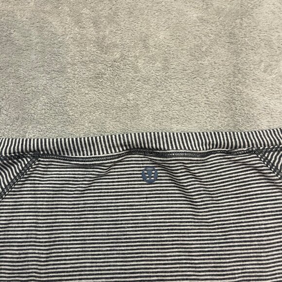 Lululemon Long Sleeve Top Womens Small Pullover Split Hem Gray Striped - Picture 6 of 7
